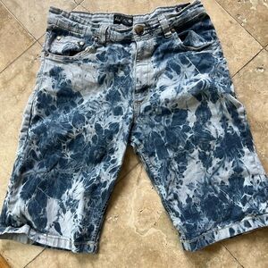 Makobi men’s street wear shorts very good condition. 32 waist. Five pocket style